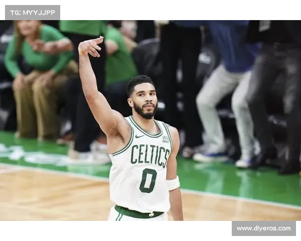 NBA新赛季揭幕战精彩纷呈 超越期待的激烈对决引爆球迷热情 NBA新赛季揭幕战精彩纷呈 超越期待的激烈对决引爆球迷热情