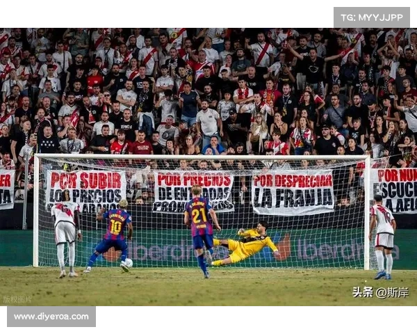 门将神扑震惊全场关键时刻绝杀对方进攻引发热烈掌声